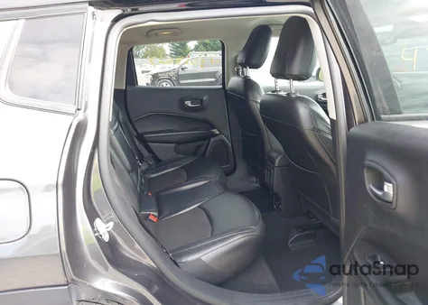 2019 Jeep Compass Altitude 4X4 z USA, uszkodzony, nr VIN 3C4NJDBB6KT723835